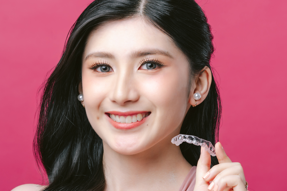 Model with A2Smile Aligner